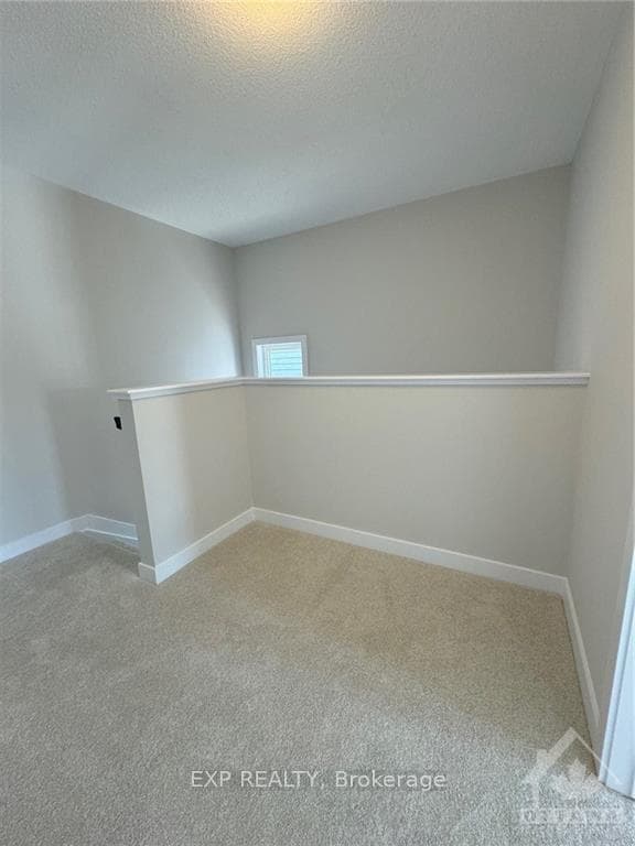 513 OLDENBURG Avenue photo 8