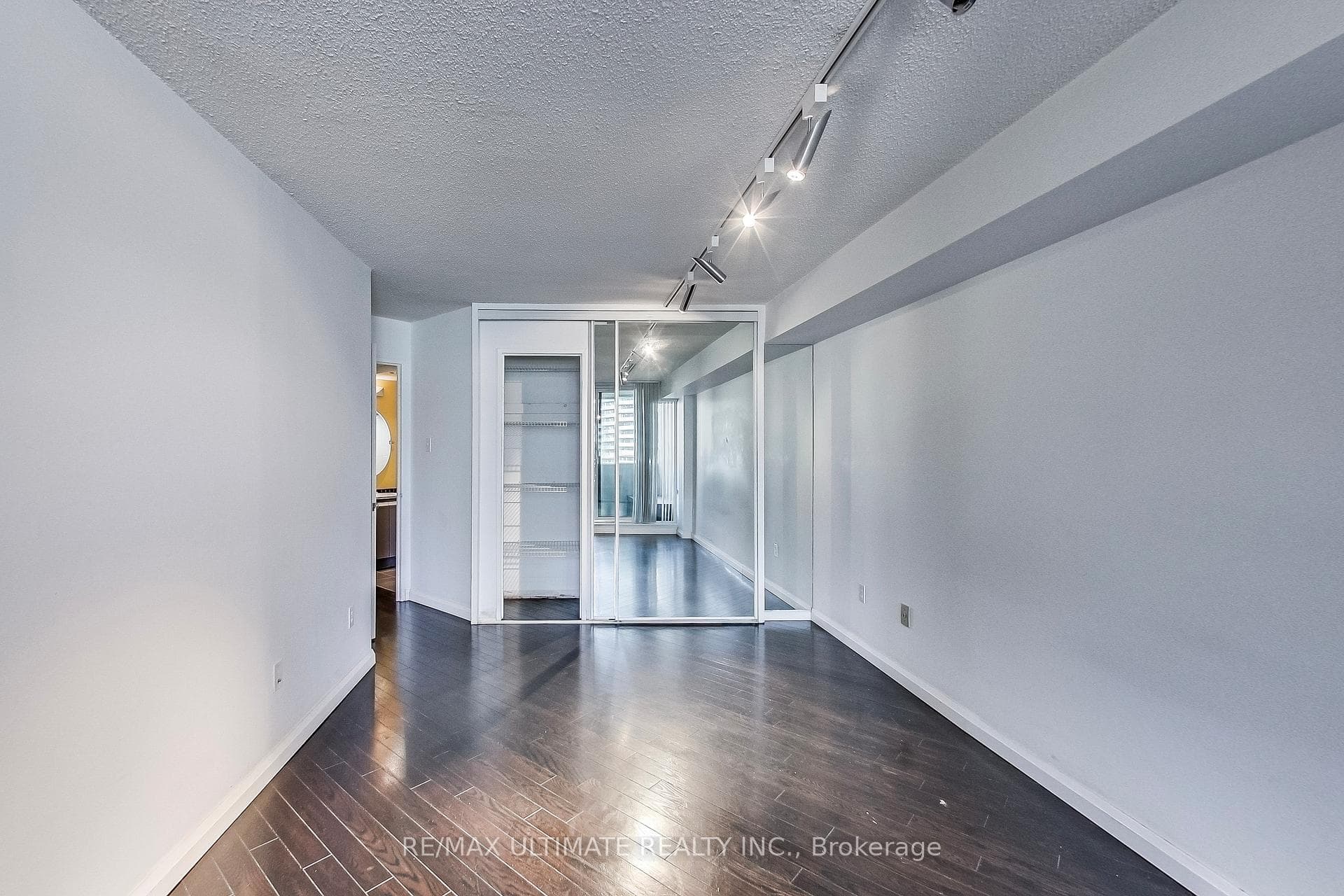 25 Maitland Street Unit 1405 photo 12