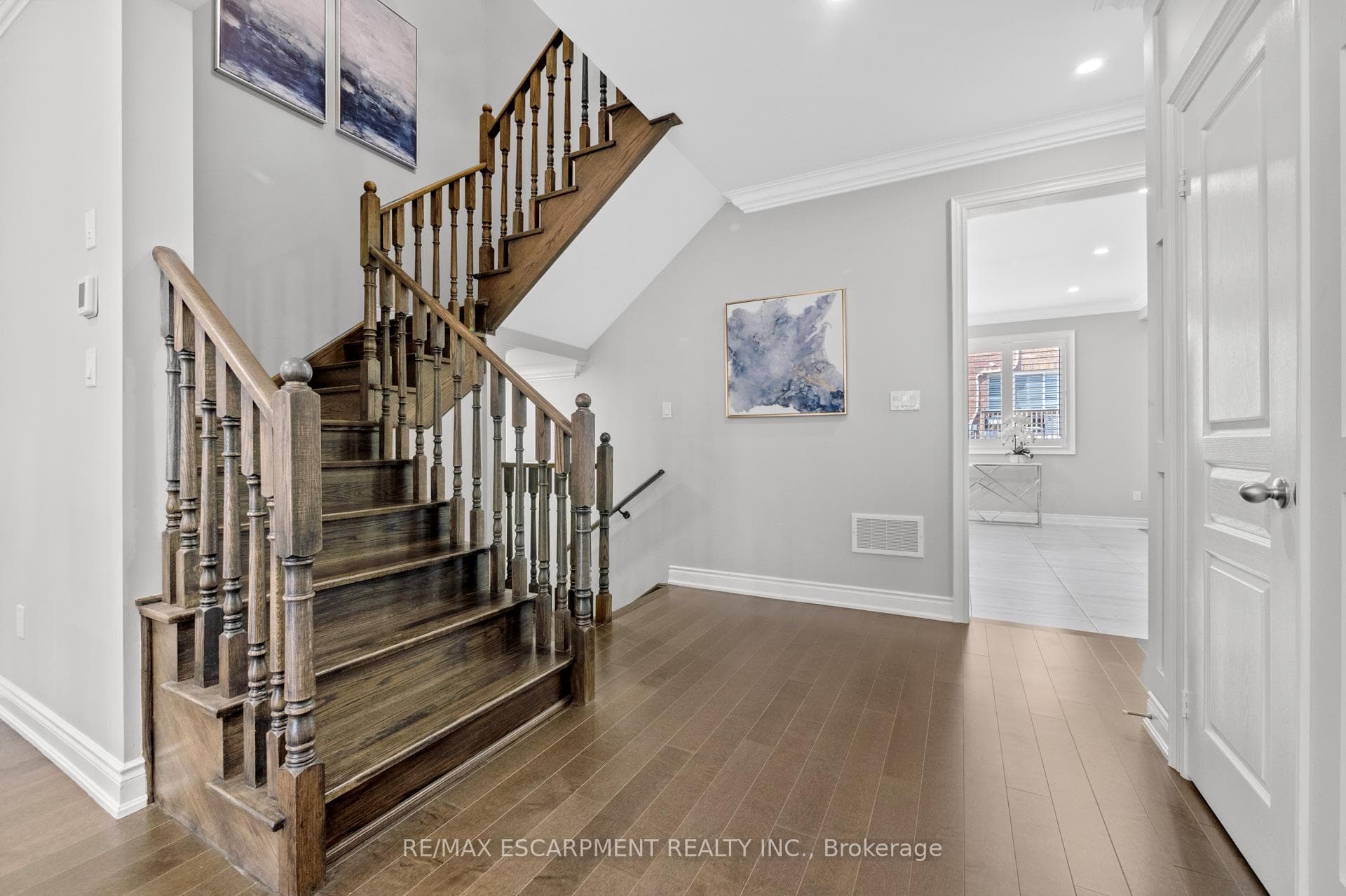 107 Avanti Crescent photo 10