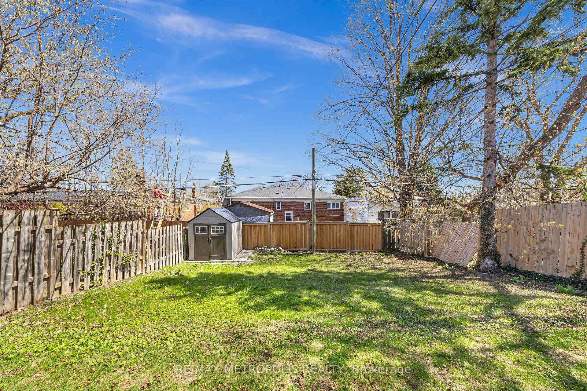 769 Markham Road photo 26