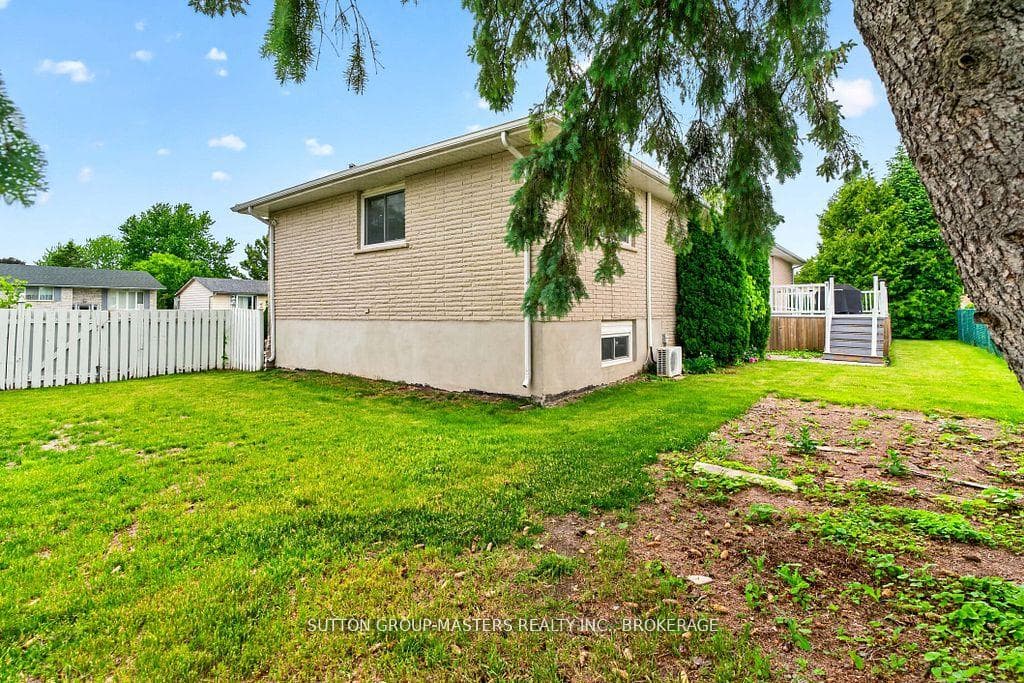 259 Inverness Crescent photo 6