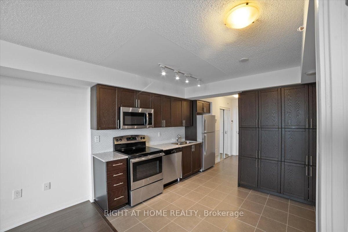830 Lawrence Avenue Unit 537 photo 13