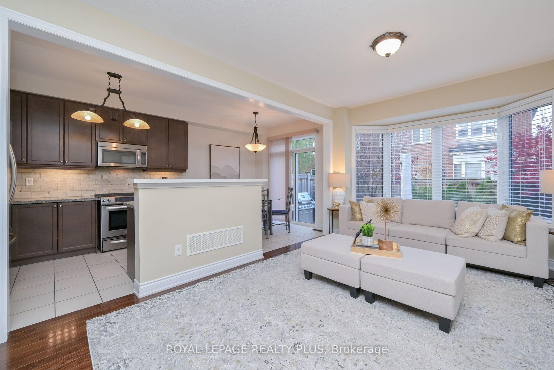1512 Haws Crescent photo 4