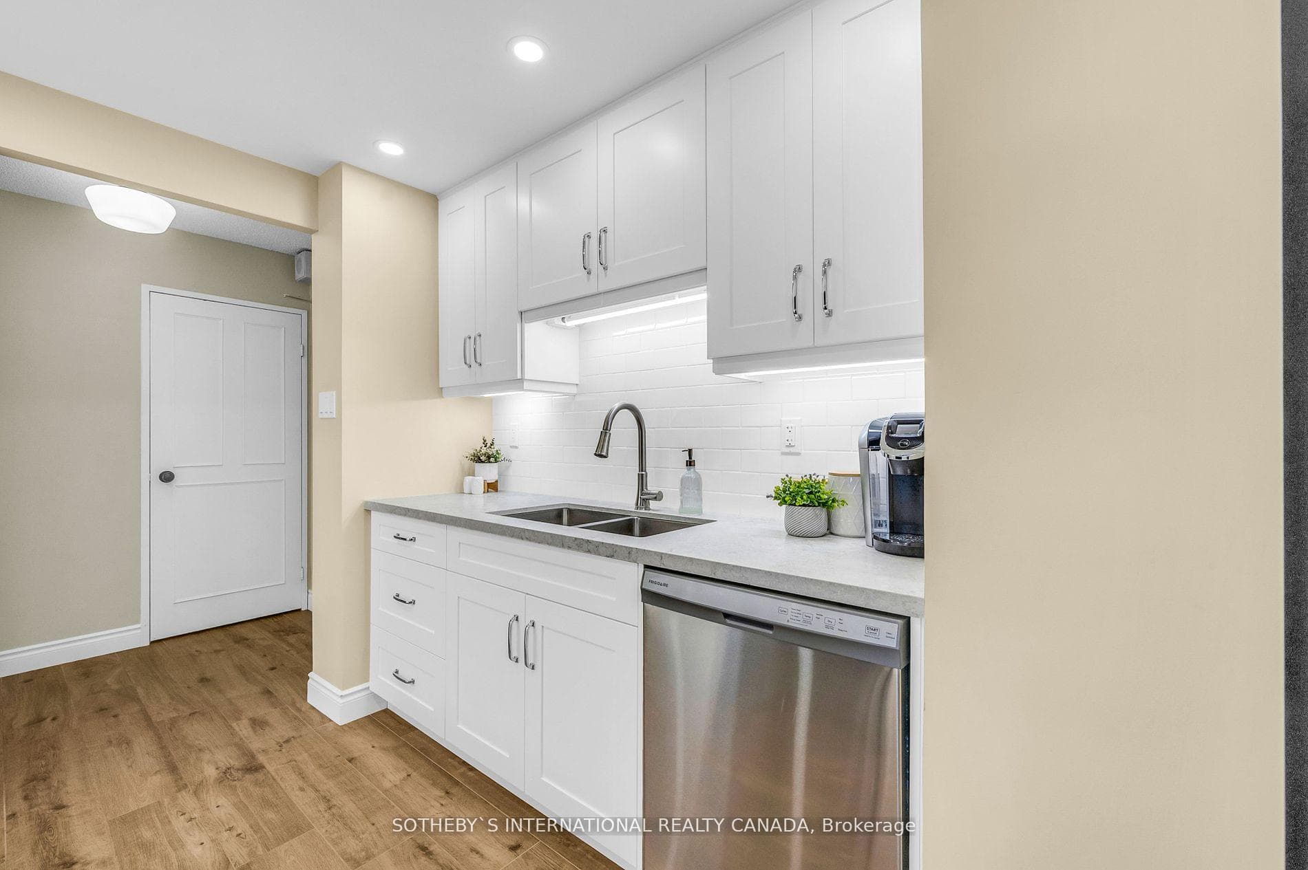 3100 Kirwin Avenue Unit 2101 photo 9