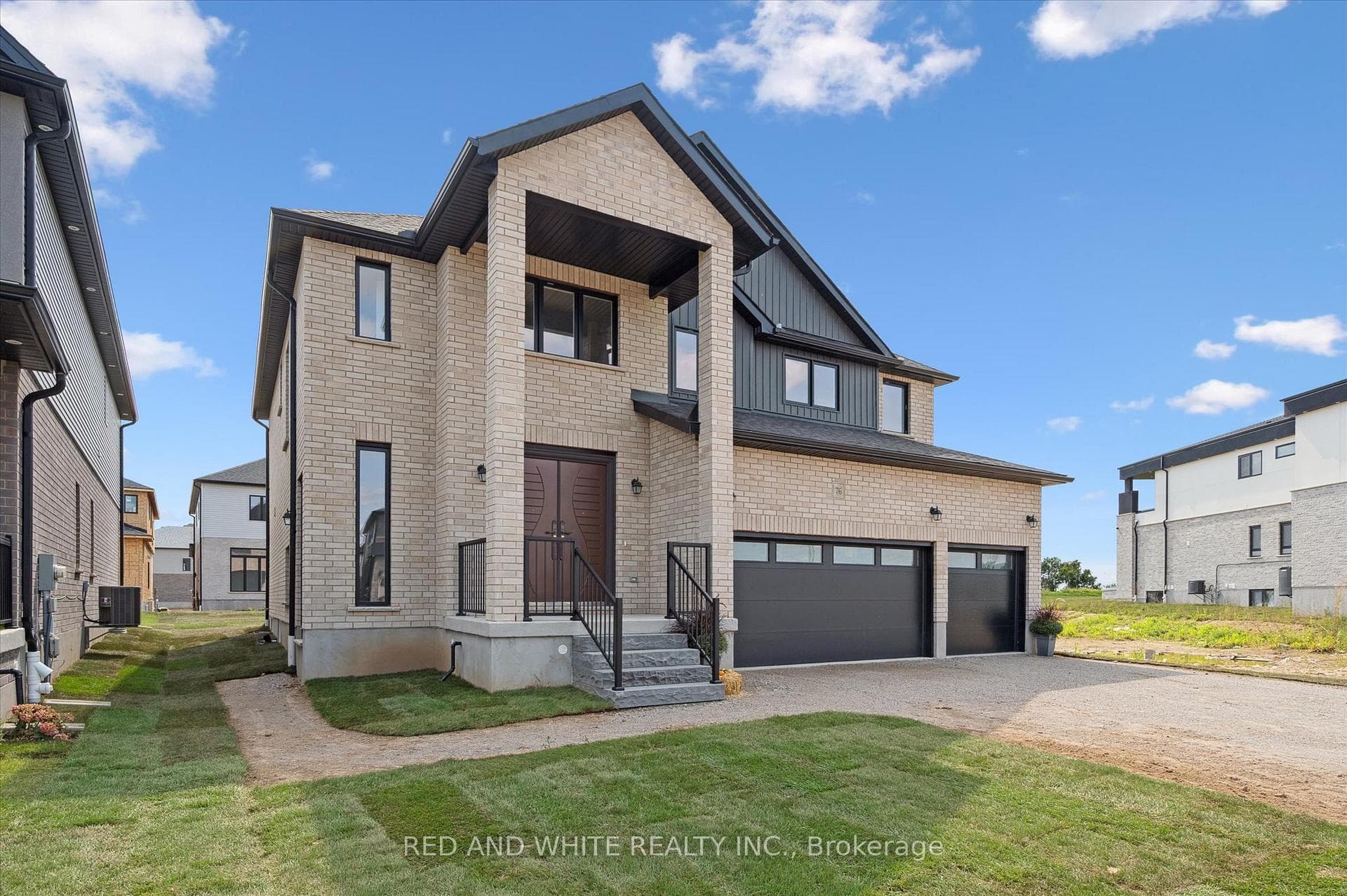 76 Sass Crescent photo 3