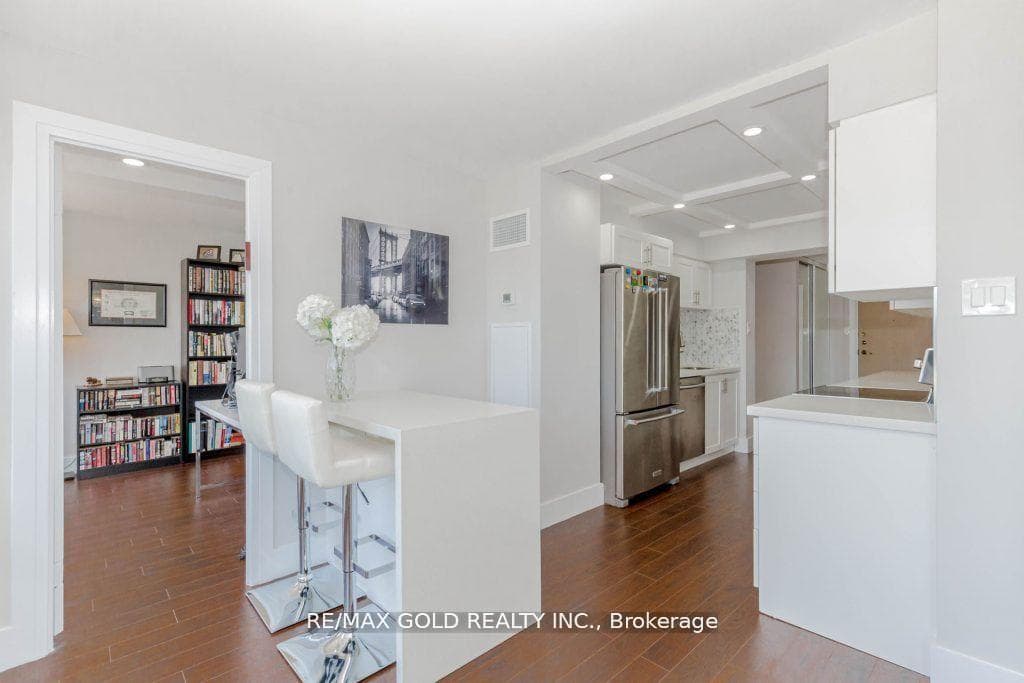 7 Townsgate Drive Unit 802 photo 15