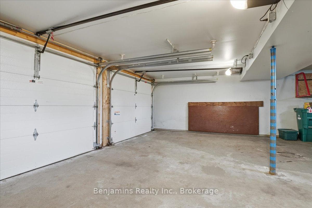 105 White Pine Crescent photo 34