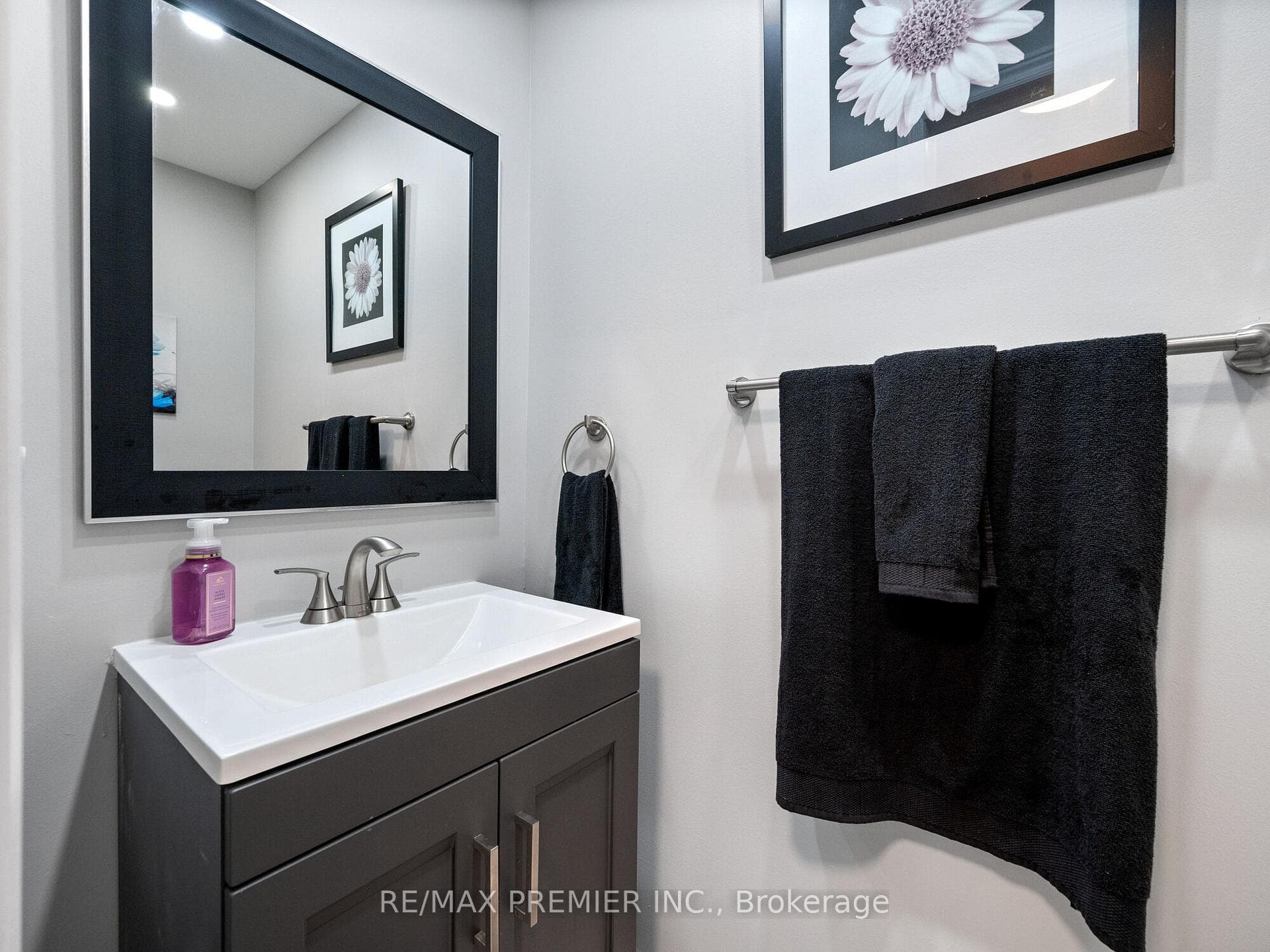 56 Fallstar Crescent photo 12