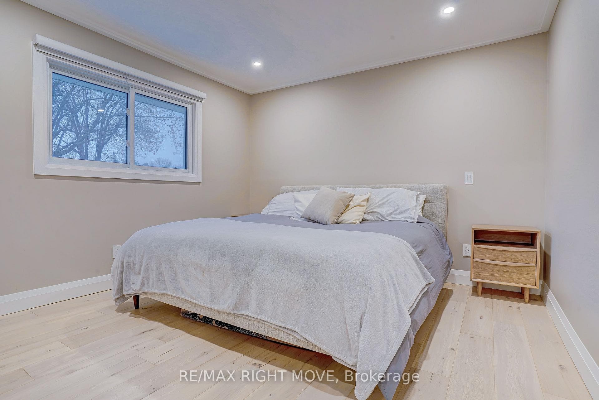 2624 Westshore Crescent photo 14