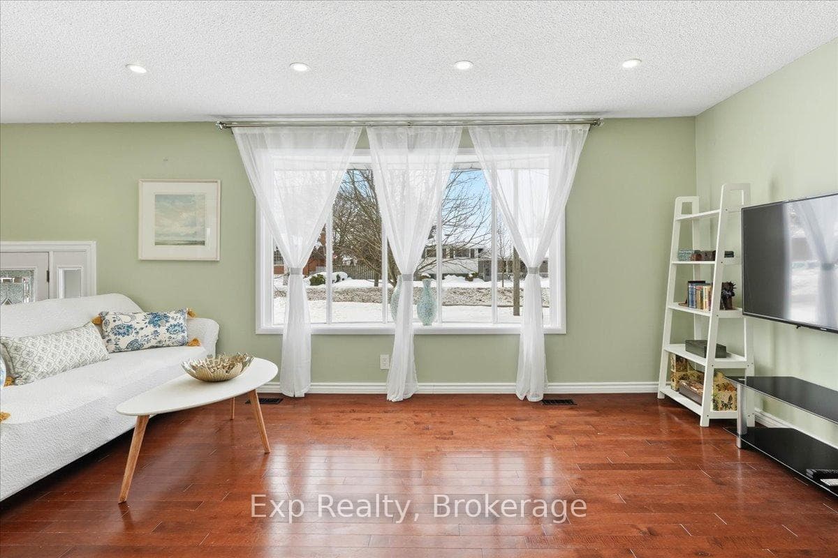 15 Thorncliffe Drive photo 7