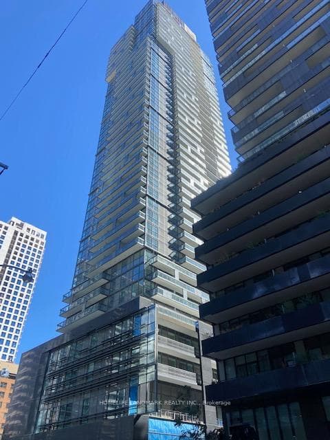 39 Roehampton Avenue Unit 905 photo 1
