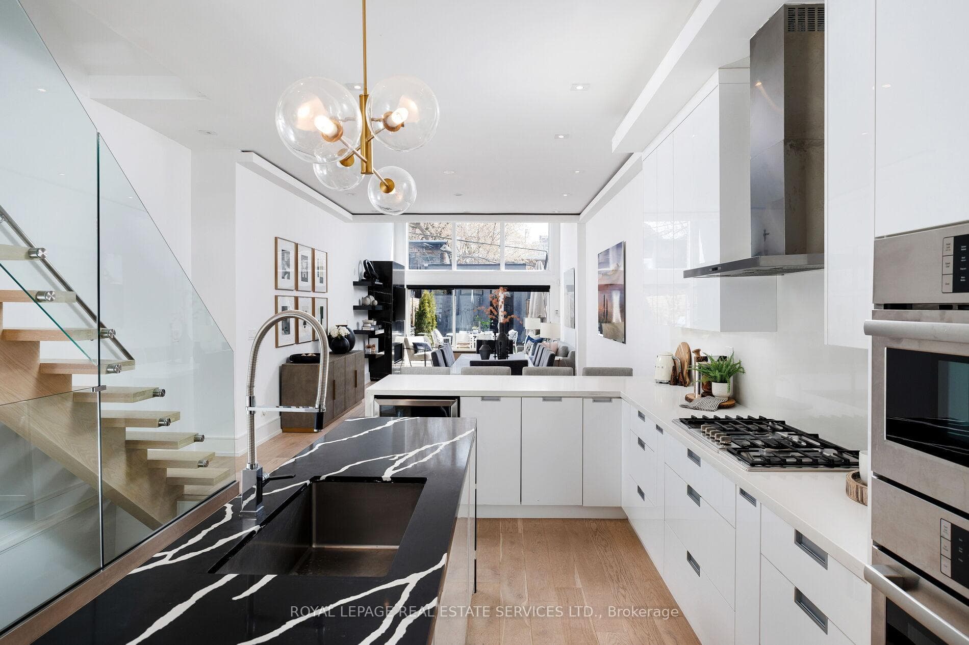 121 Markham Street photo 12