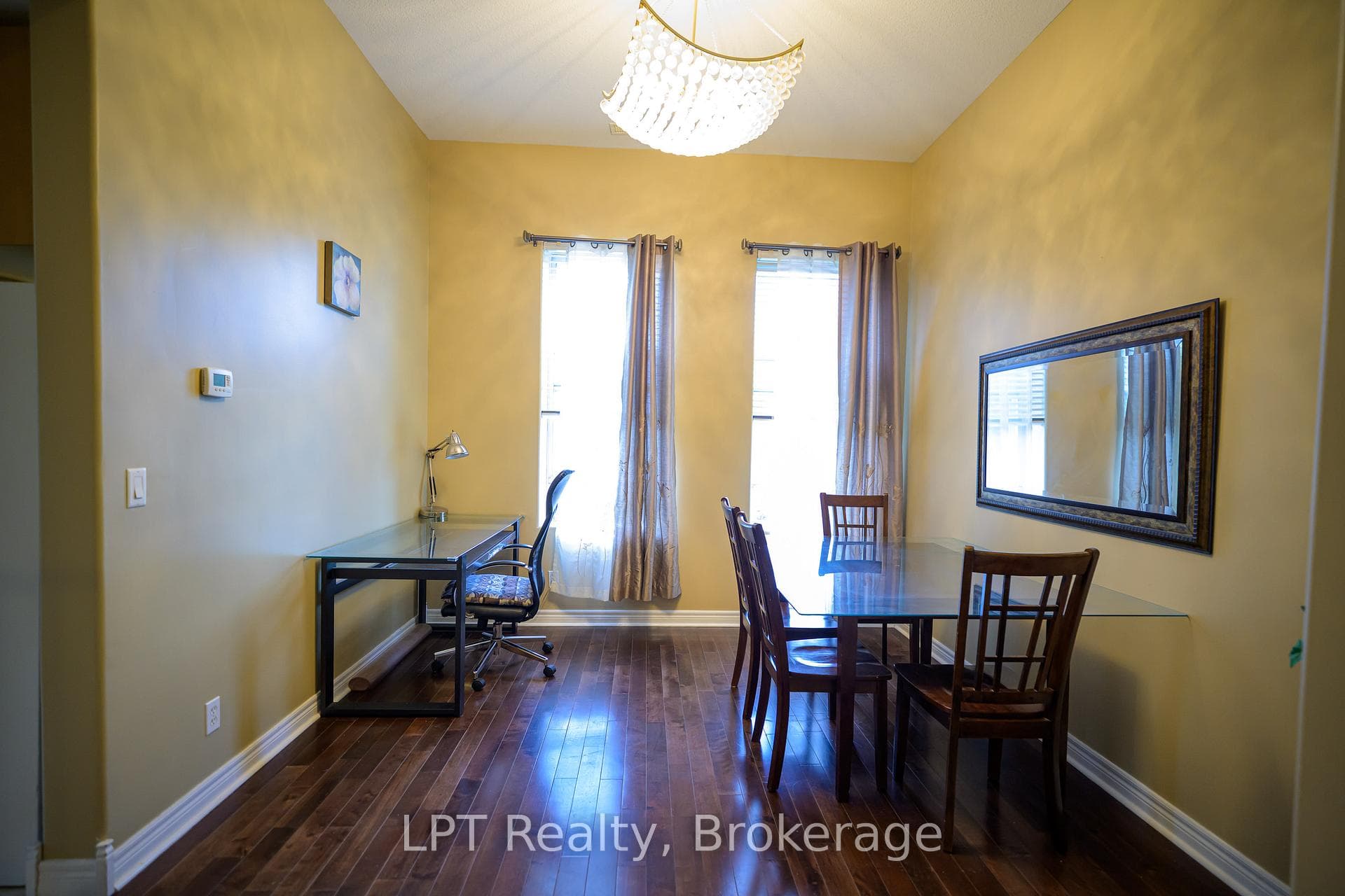 317 Queen Street Unit 302 photo 3