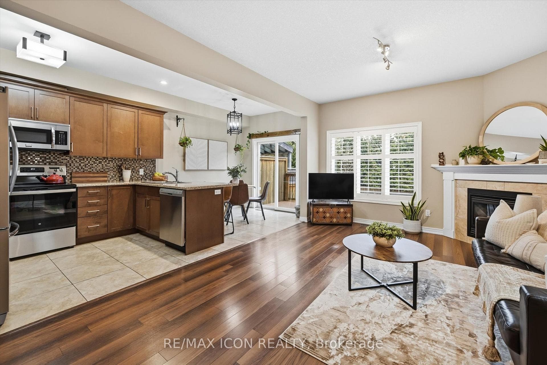 64 Springvalley Crescent photo 9