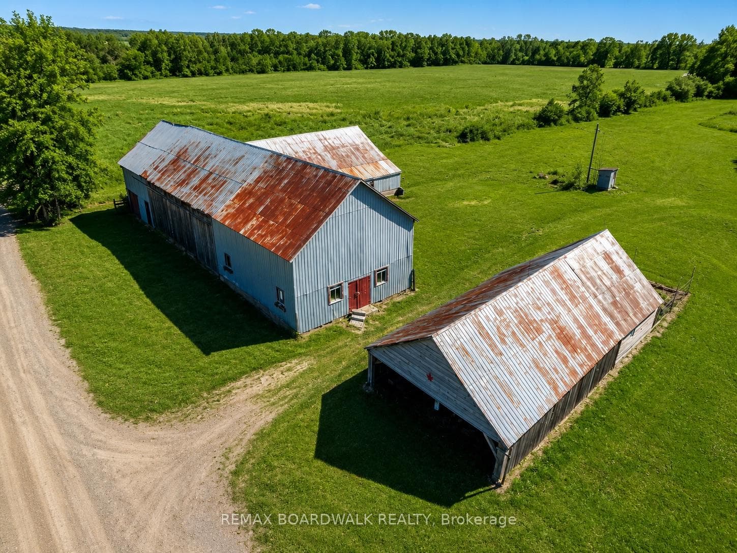 885 Townline Road photo 3