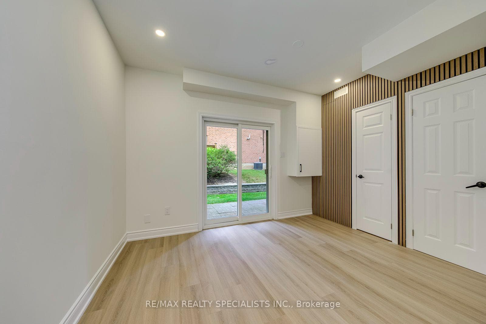 2955 Thomas Street Unit 12 photo 5