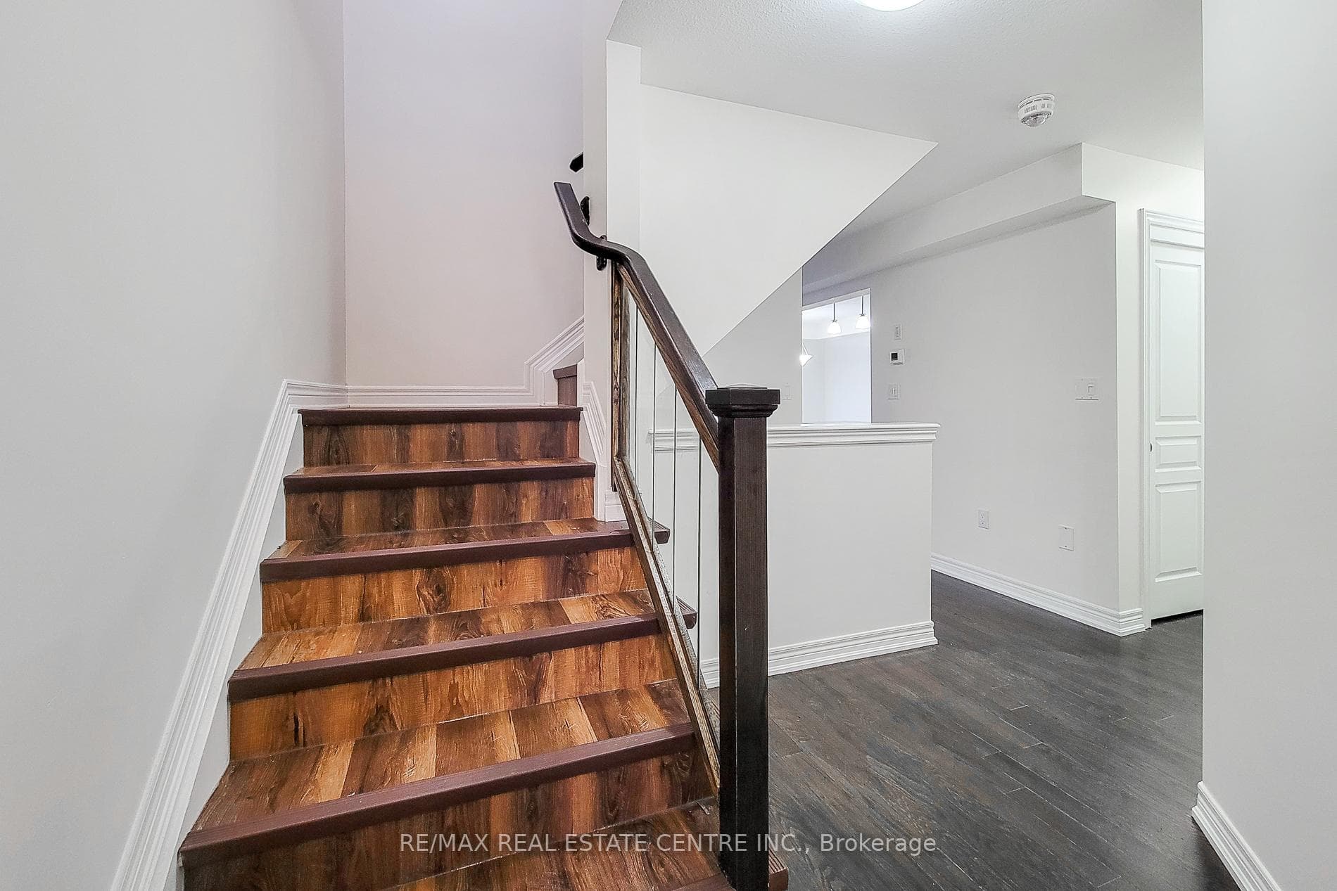 7741 Shaw Street photo 17