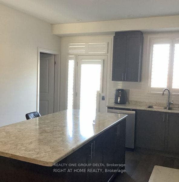 14 Hughes Lane photo 6