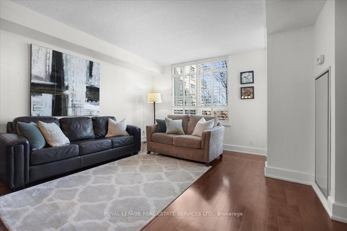 676 Sheppard Avenue Unit 302 photo 16