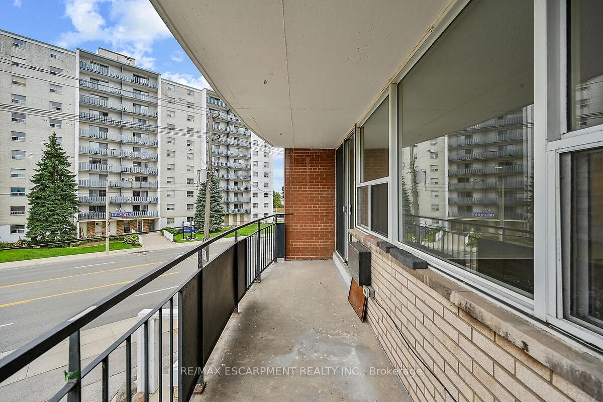 293 Mohawk Road Unit 301 photo 26