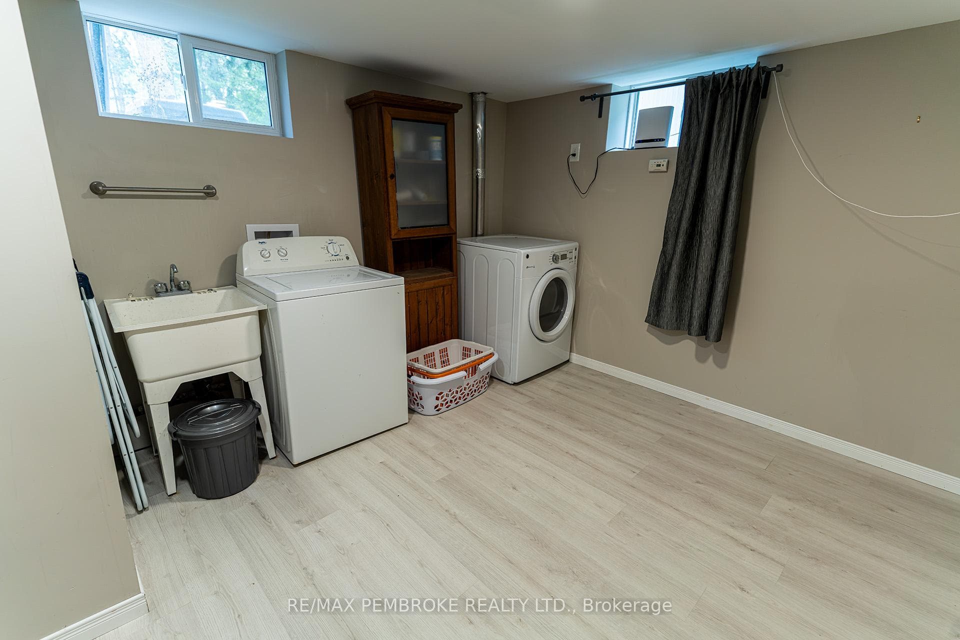 basement laundry room