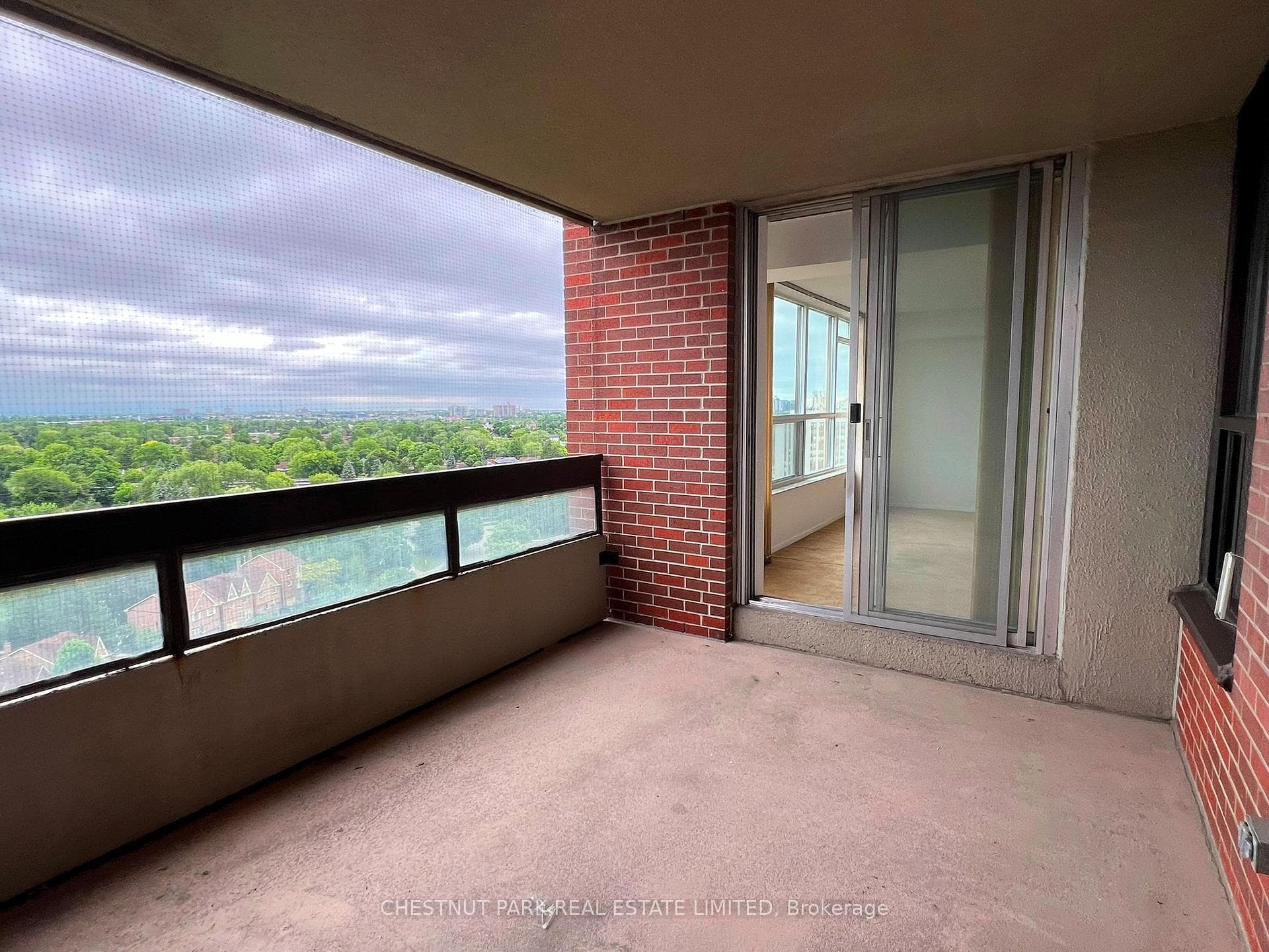 Balcony views east o/looking so much green space!