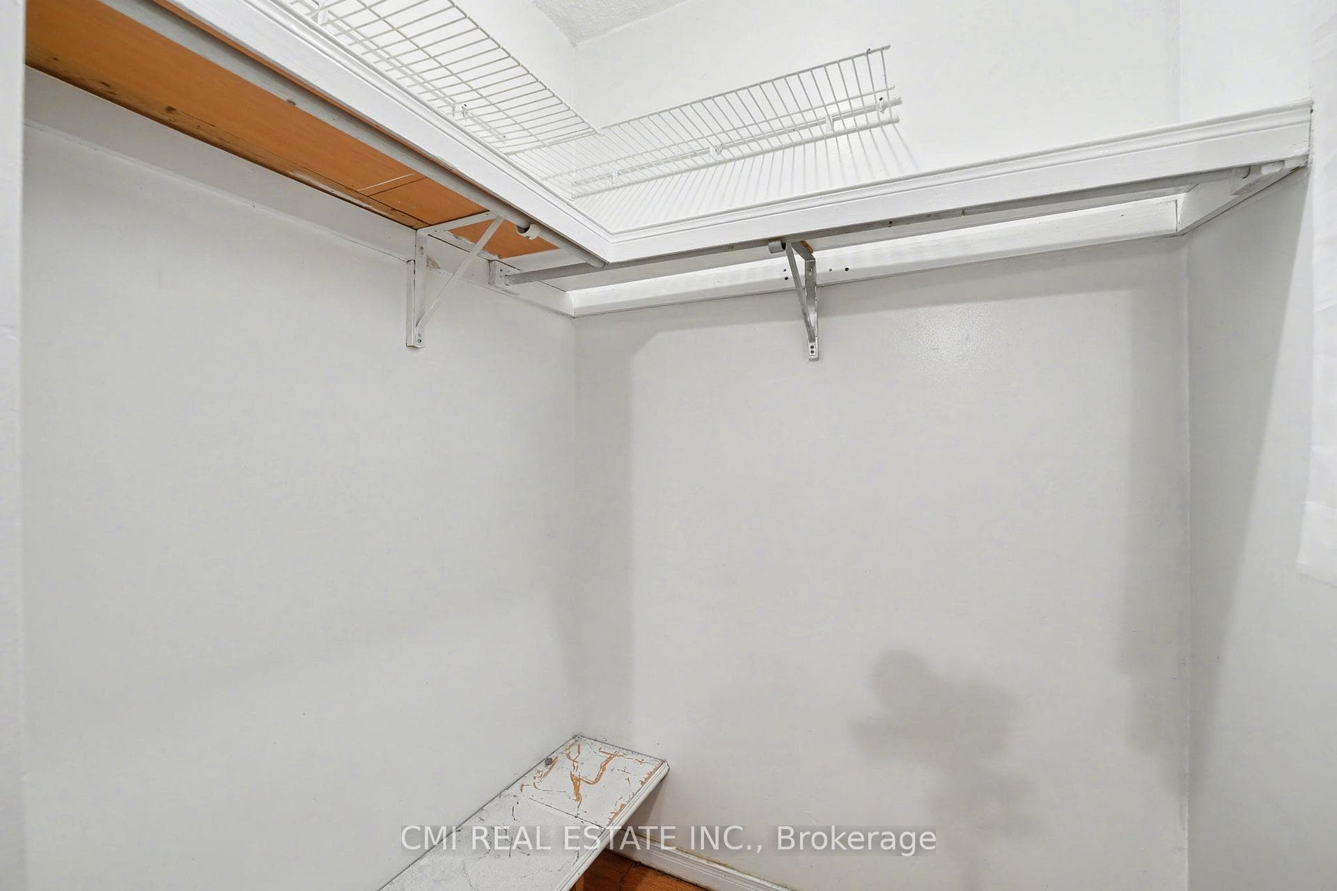 993 Lucerne Crescent photo 23