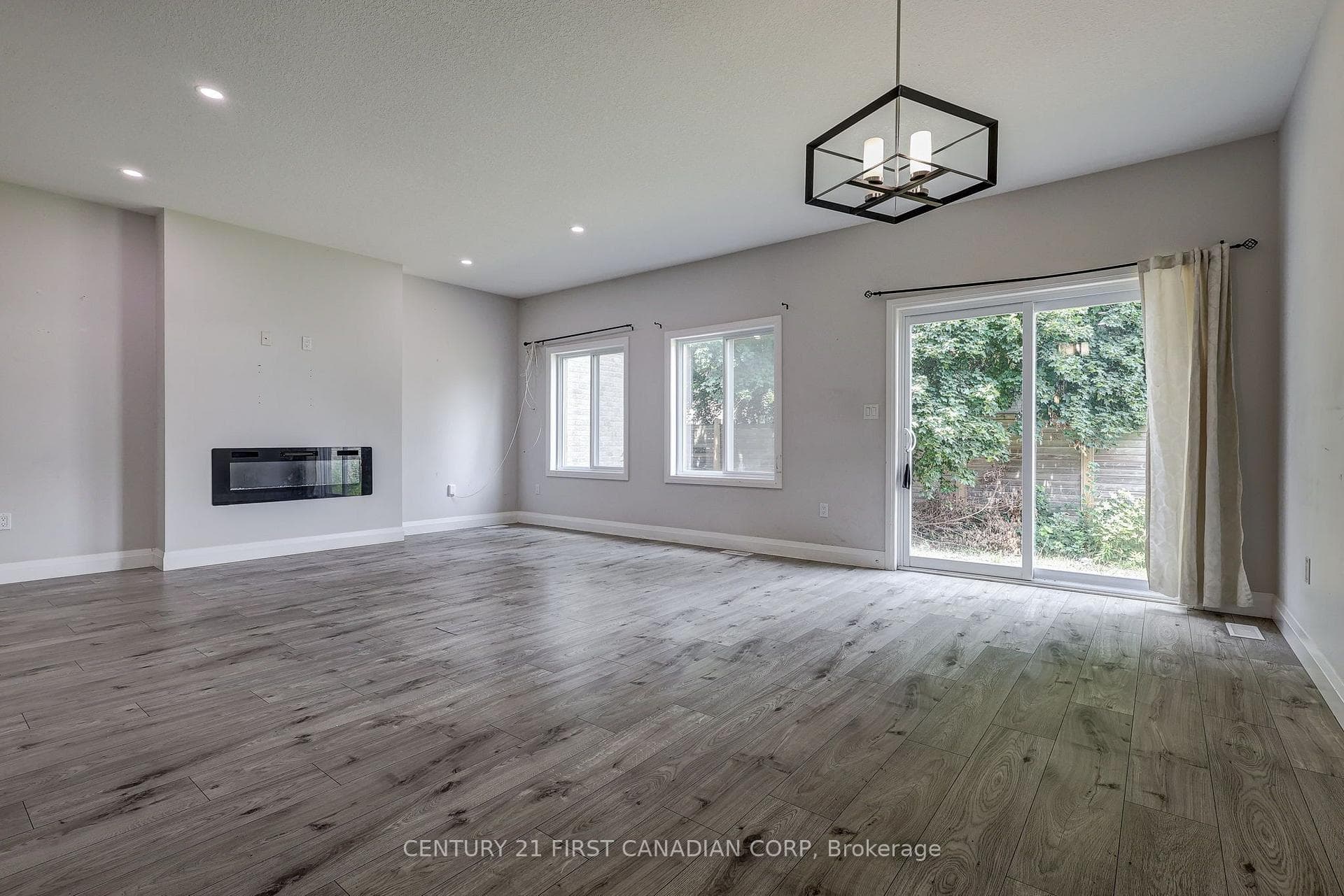 127 Marconi Court photo 28
