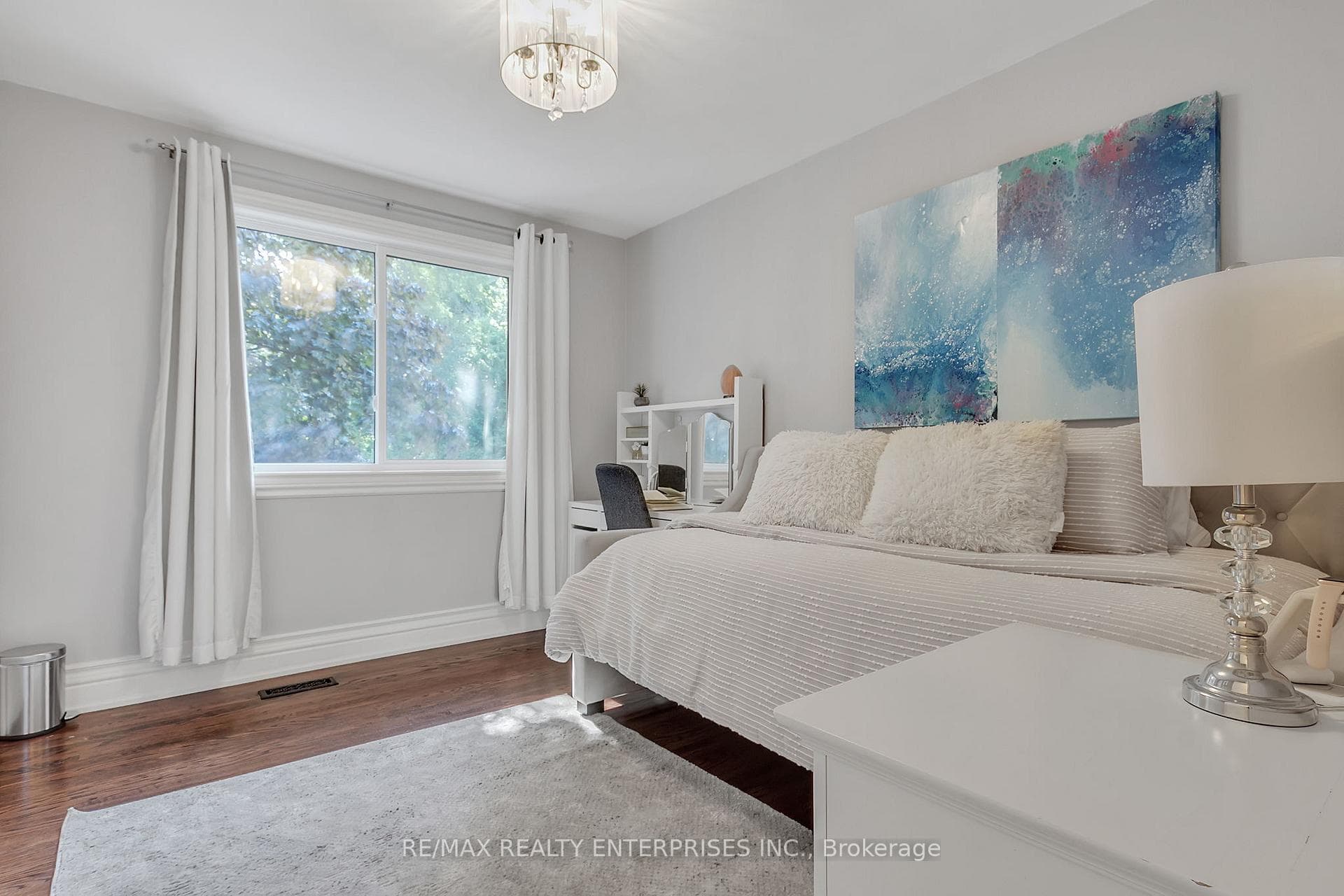 1720 Valentine Gardens photo 26