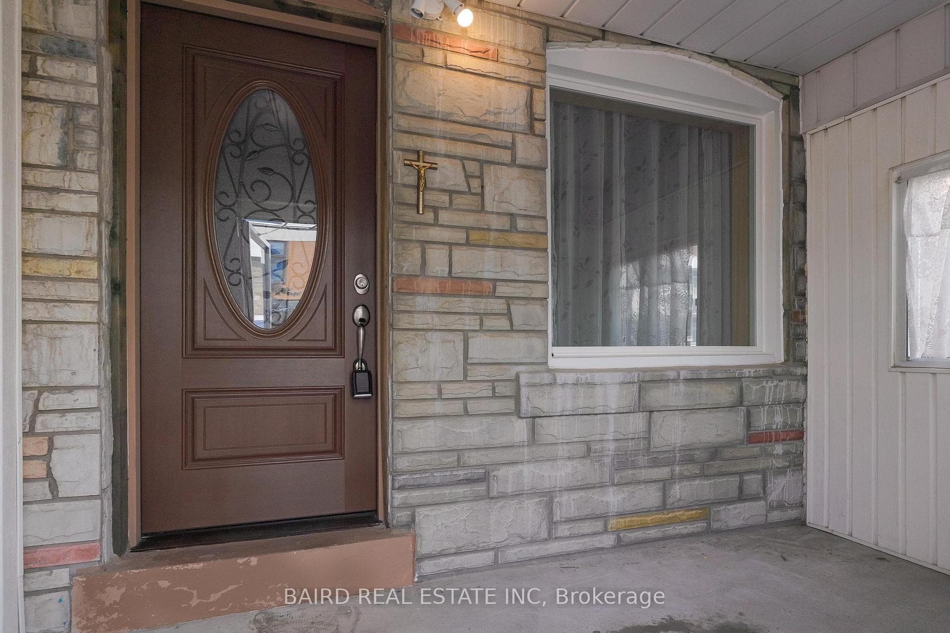 194 Cedric Avenue photo 2
