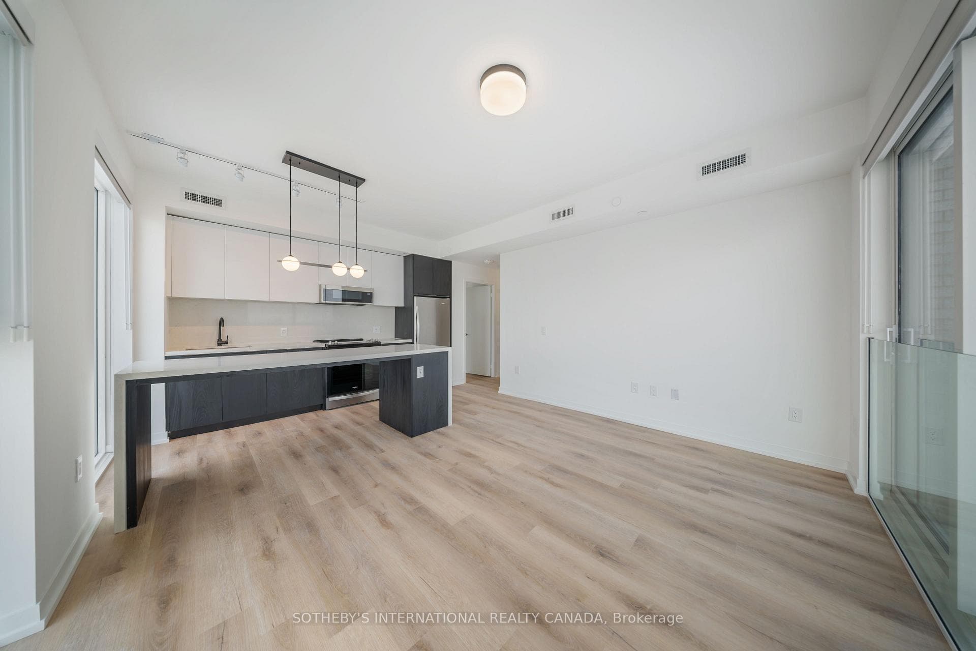 5 York Garden Way Unit 402 photo 13