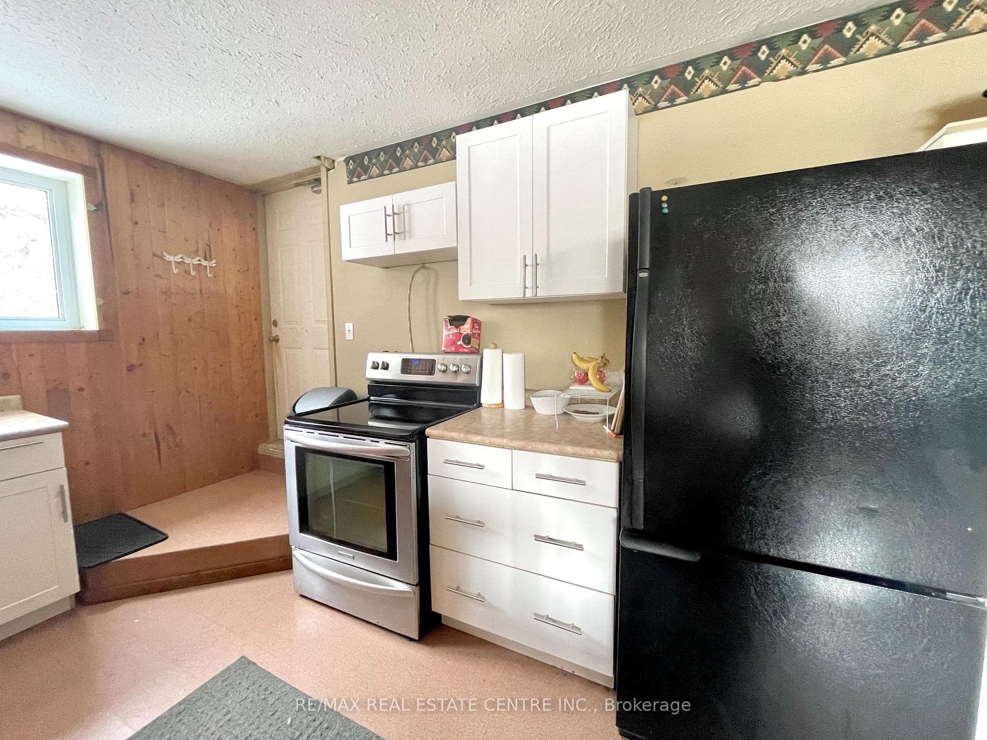 396512 5th Line photo 26