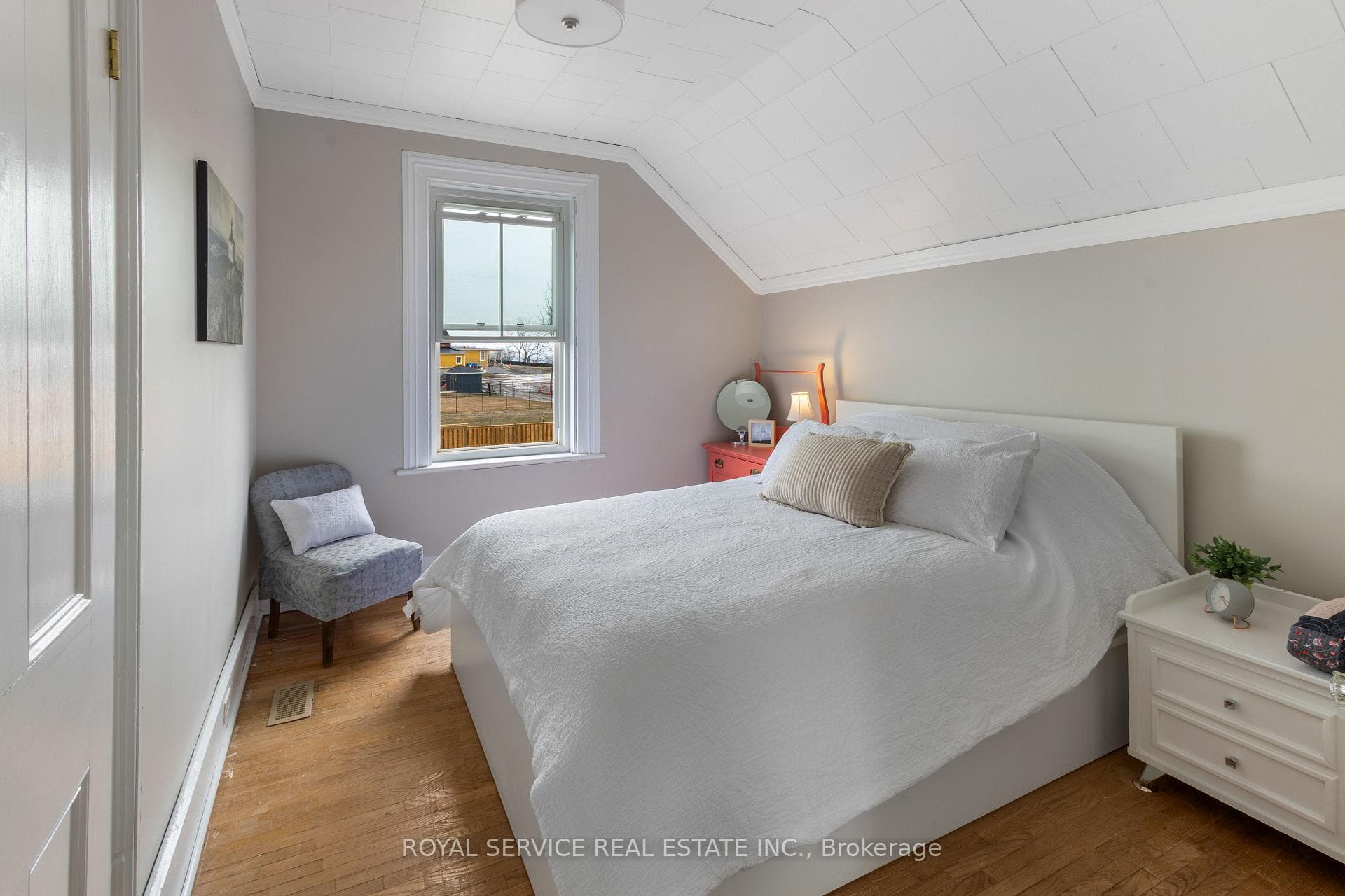 3rd bedroom w Lake views