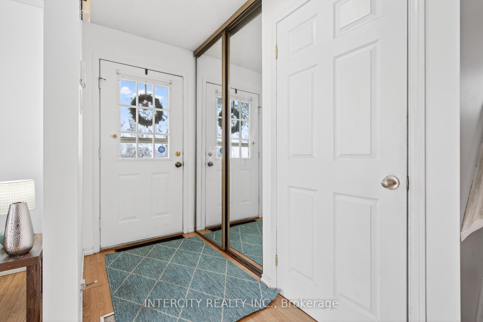 57 Valleyview Crescent photo 3