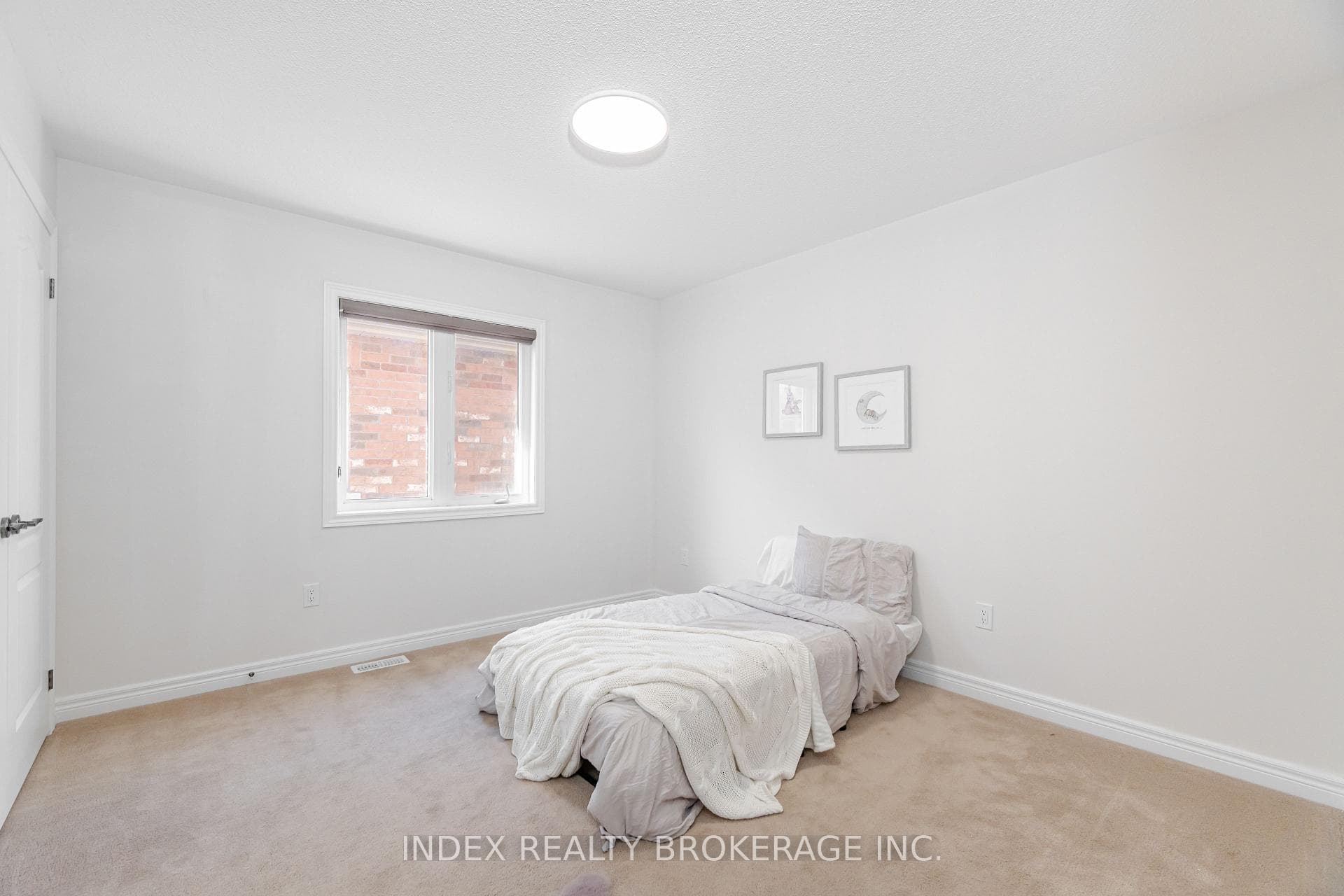 86 Hanbury Crescent photo 22