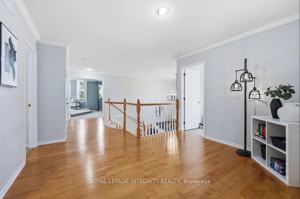 185 INSMILL Crescent photo 32