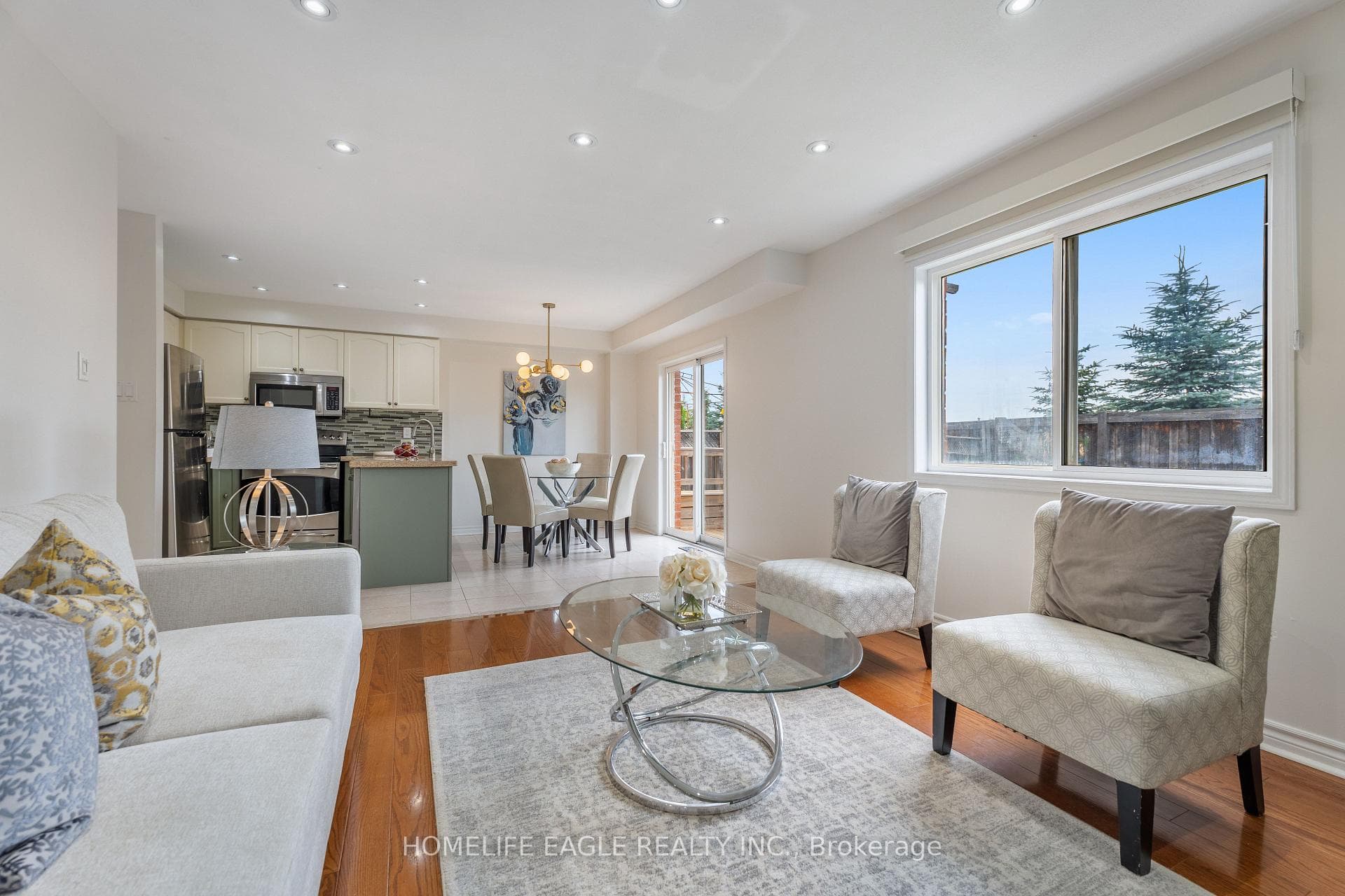 135 Wainscot Avenue photo 6