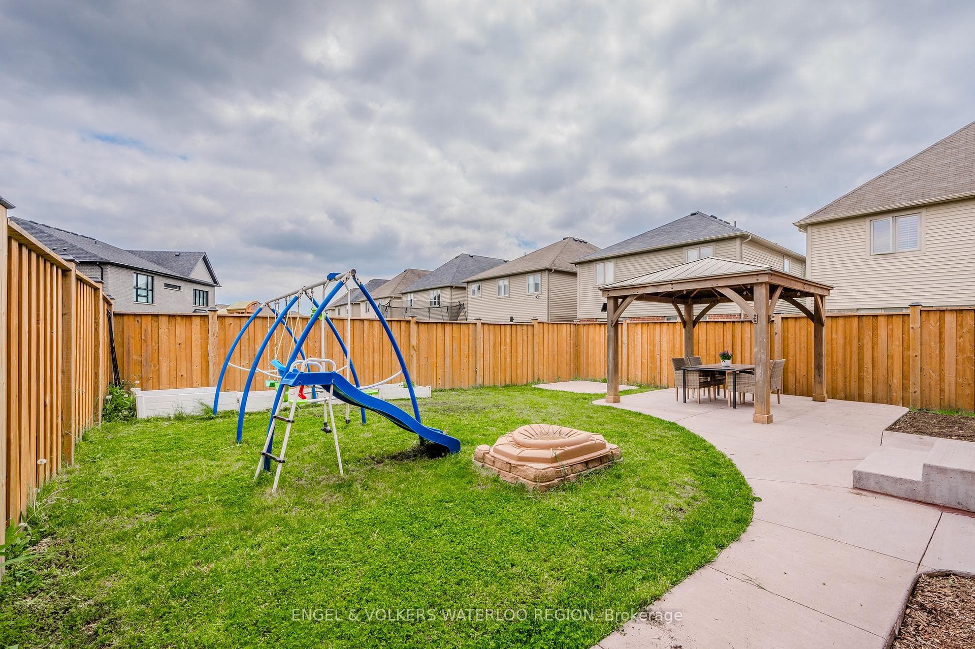 6 Greyhawk Street photo 31