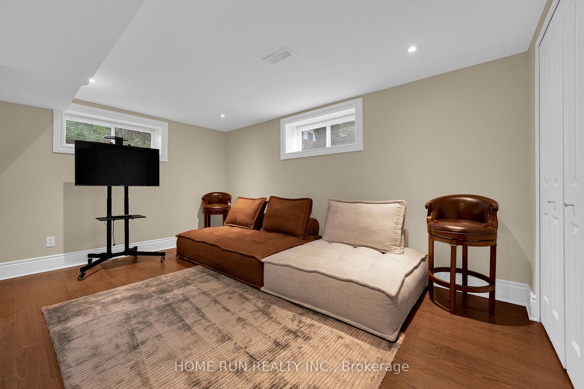 275 BUCHAN Road photo 49