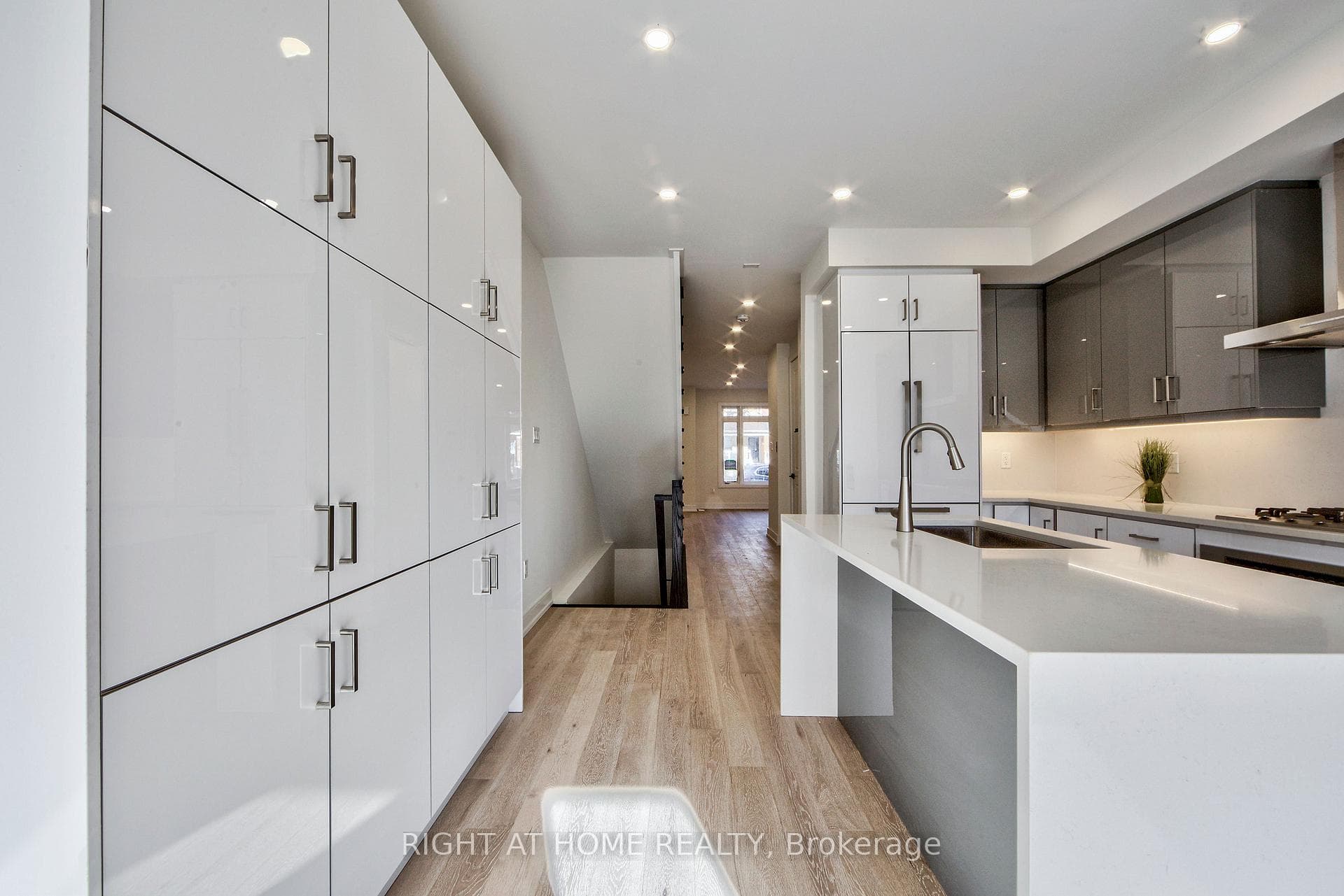 198 Mcroberts Avenue photo 5