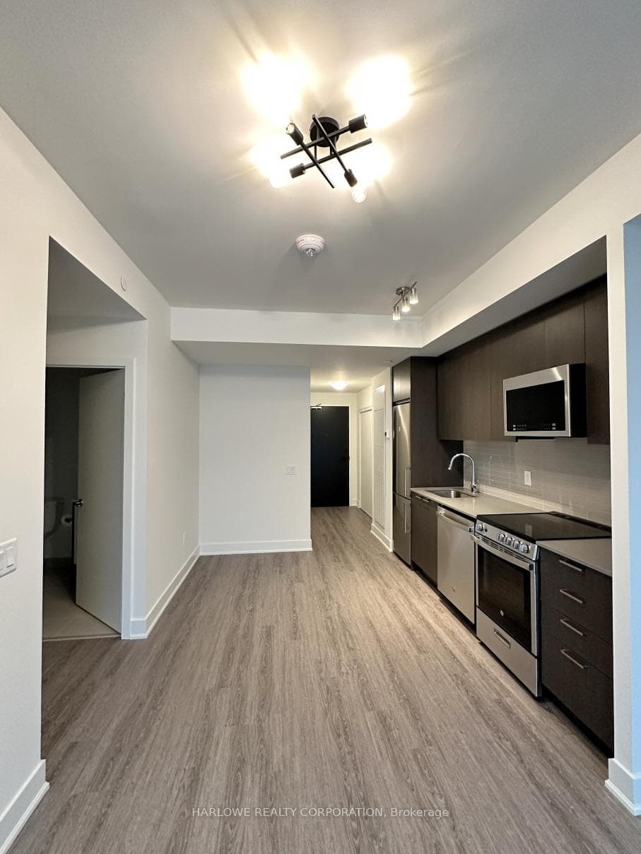 185 Deerfield Road Unit 802 photo 1
