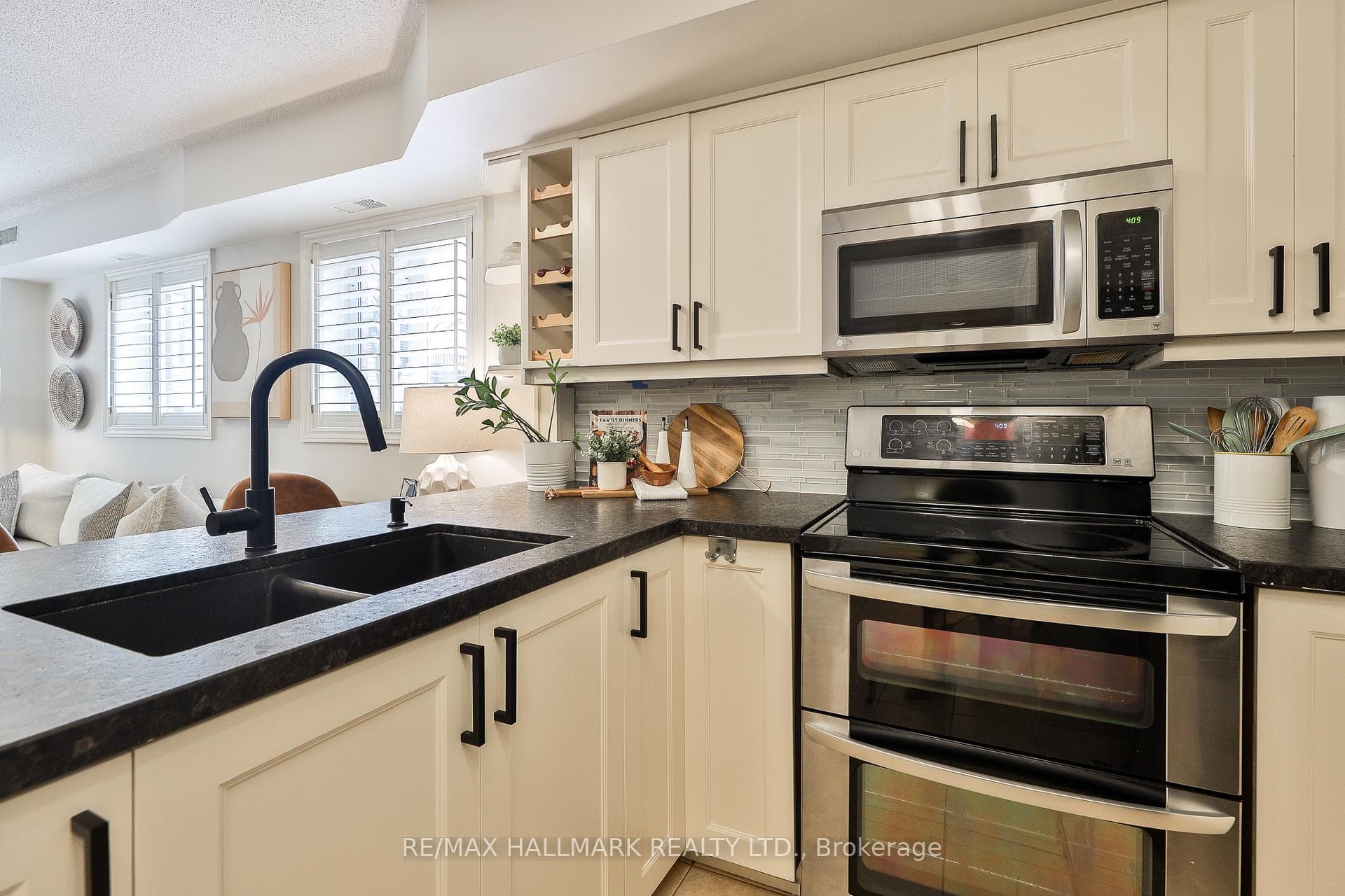 208 Niagara Street Unit 59 photo 11
