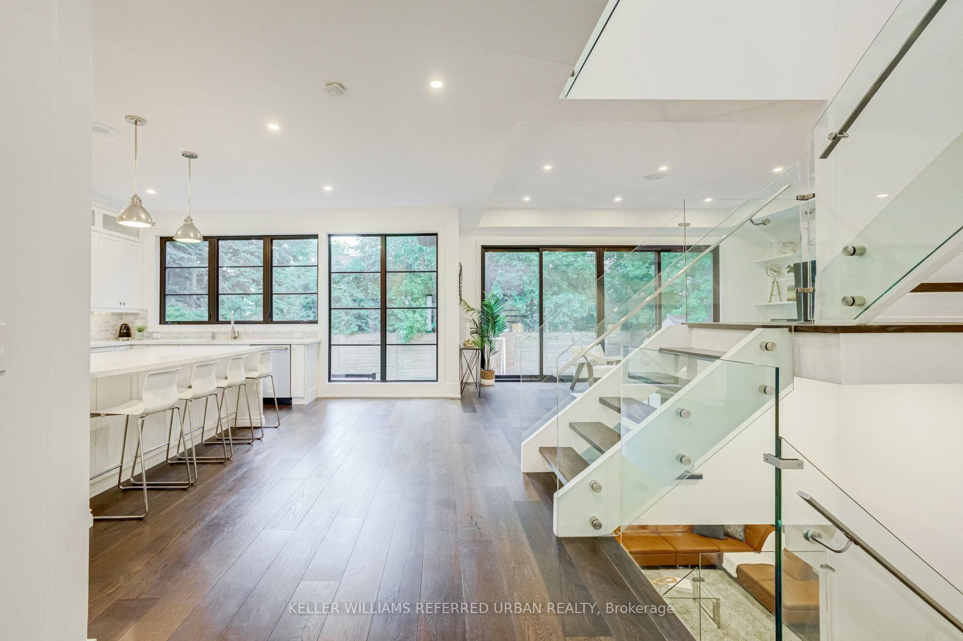 57 Ambleside Avenue photo 9