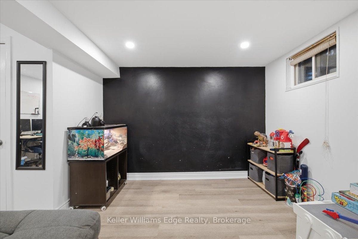 1294 Guelph Line Unit 4 photo 32