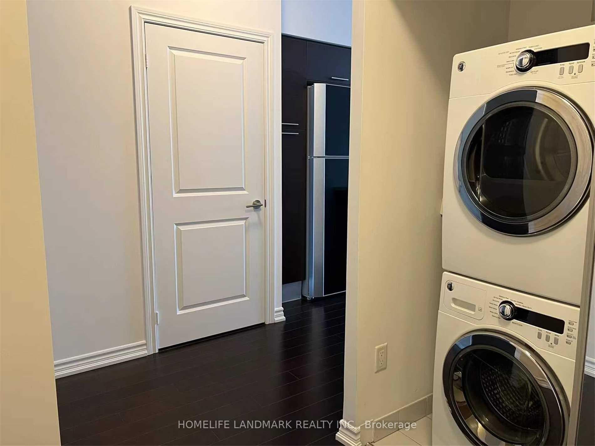 386 Yonge Street Unit 2901 photo 3