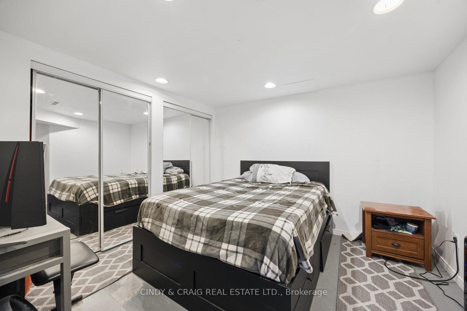 107 Hemingford Place photo 16