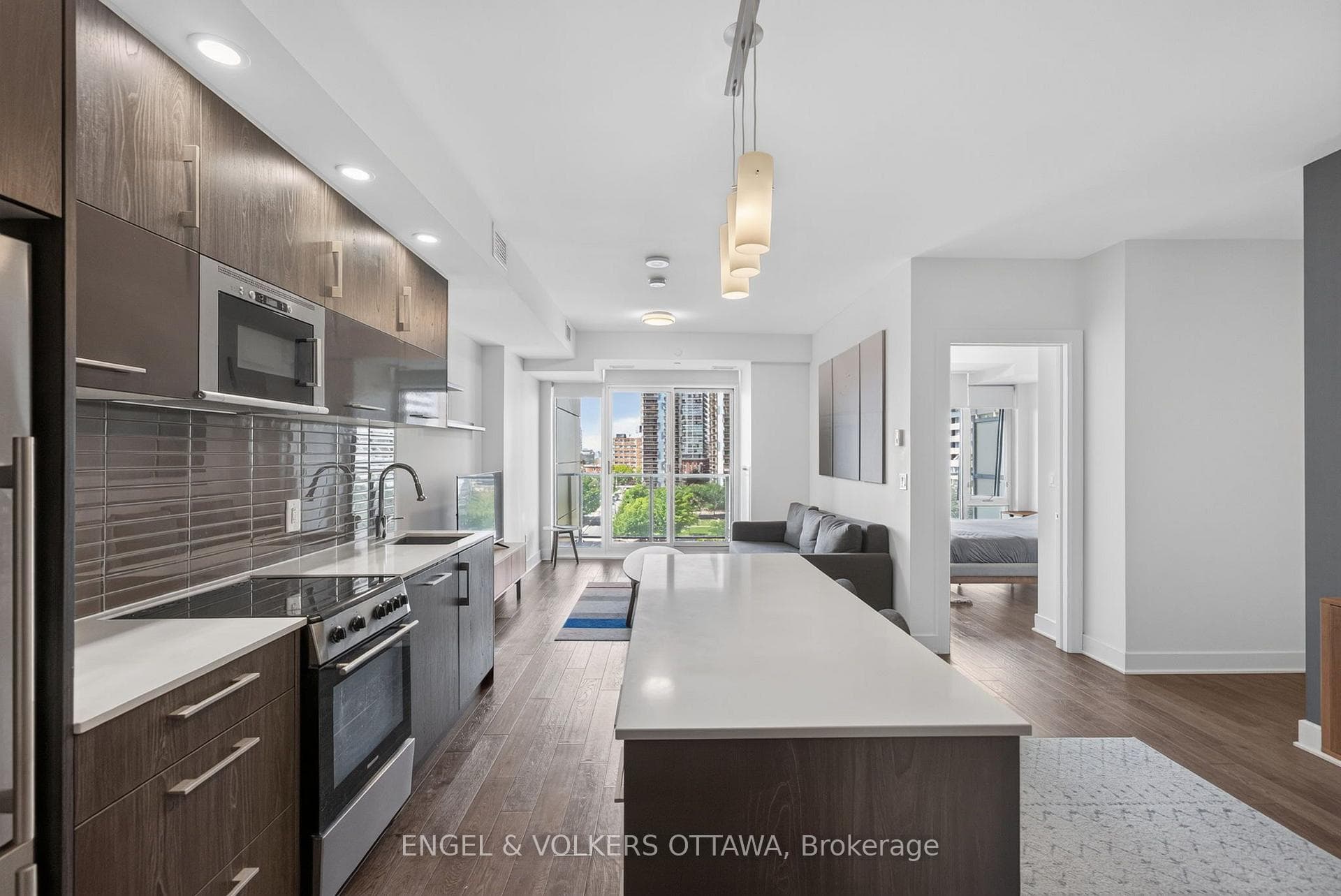 255 Bay Street Unit 816 photo 5