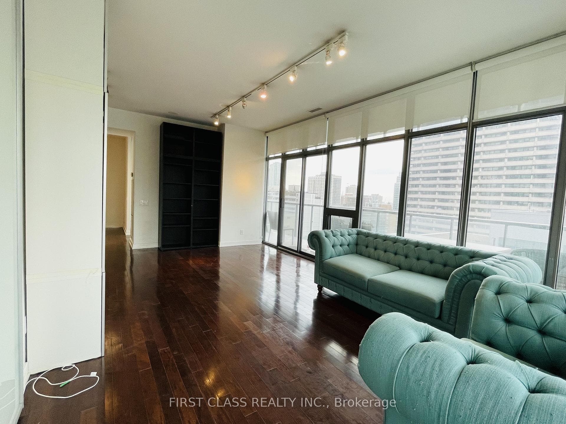 33 Charles Street Unit 1105 photo 7