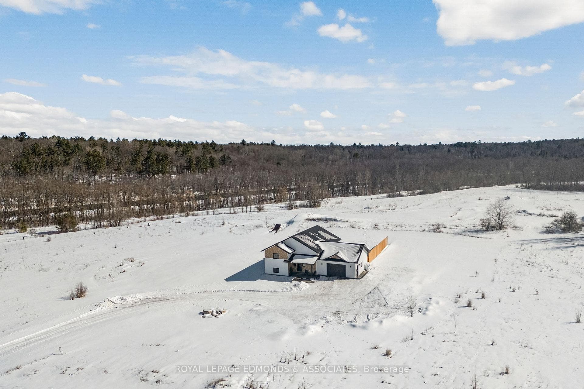 1097 Sutherland Road photo 5