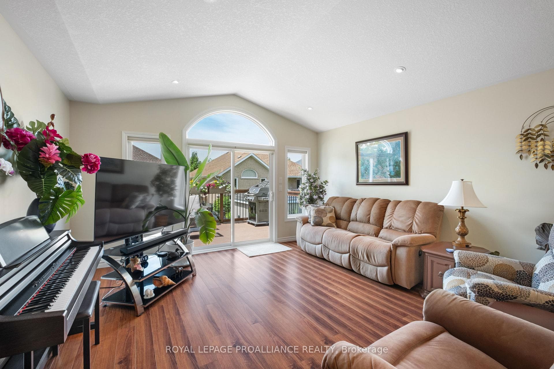 1286 Mazzolin Crescent photo 23